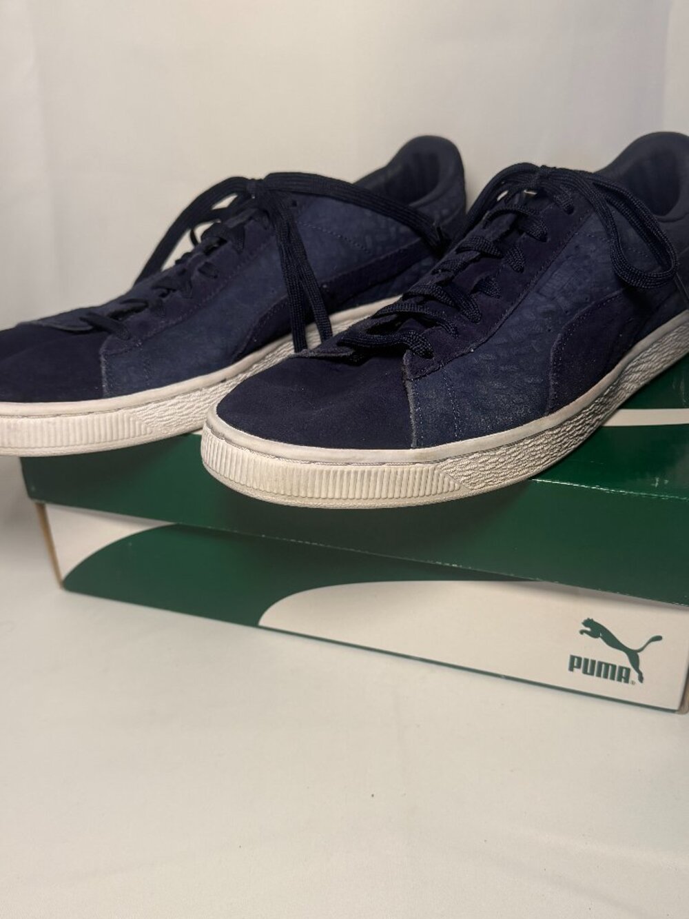 Puma Suede Classic Emboss v2 Mens 11 Shoes Peacoat Navy Sneakers Texture Gym GUC